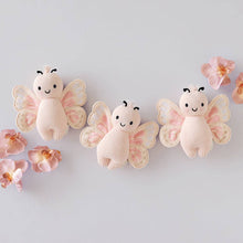 Load image into Gallery viewer, cuddle+kind - Baby butterfly (petal pink)