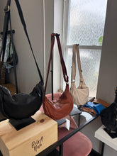 Load image into Gallery viewer, Bolsa Nova Handbags - Hug Leather Hobo - Cognac