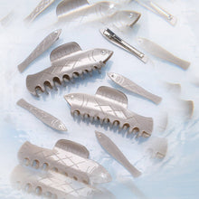 Load image into Gallery viewer, WINONA IRENE - Herring Claw