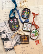 Load image into Gallery viewer, Maris Mirum - Clover with Bow - Art Locket Ornament