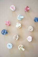 Load image into Gallery viewer, Itzy Ritzy - Sweetie Soother™ 0-6 Months / Neutral