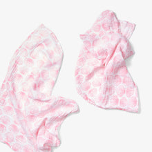 Load image into Gallery viewer, Lewis - Burp Cloth Set - Pink Scallop