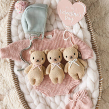 Load image into Gallery viewer, cuddle+kind - Baby honey bear- Blue Bow