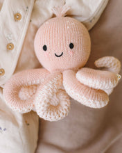 Load image into Gallery viewer, cuddle+kind - Baby octopus (soft coral pink)
