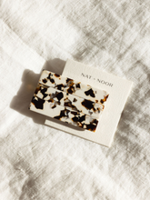 Load image into Gallery viewer, NAT + NOOR - Flora Hair Clips- Black + White
