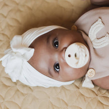Load image into Gallery viewer, Itzy Ritzy - Sweetie Soother™ 0-6 Months / Neutral
