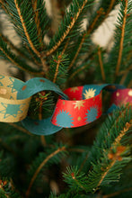 Load image into Gallery viewer, East End Press - FESTIVE PAPER CHAIN KIT
