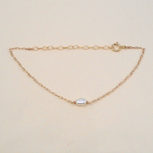 Load image into Gallery viewer, May Martin - Poppy Pearl Bracelet
