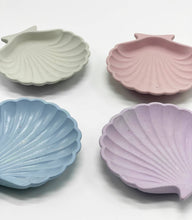 Load image into Gallery viewer, Uno Atelier - Shell Trinket Dish: Pink
