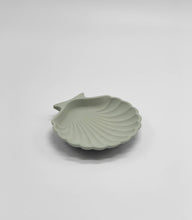 Load image into Gallery viewer, Uno Atelier - Shell Trinket Dish: Pink
