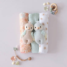 Load image into Gallery viewer, cuddle+kind - Baby parrot
