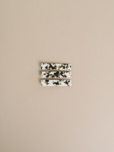 Load image into Gallery viewer, NAT + NOOR - Flora Hair Clips- Black + White
