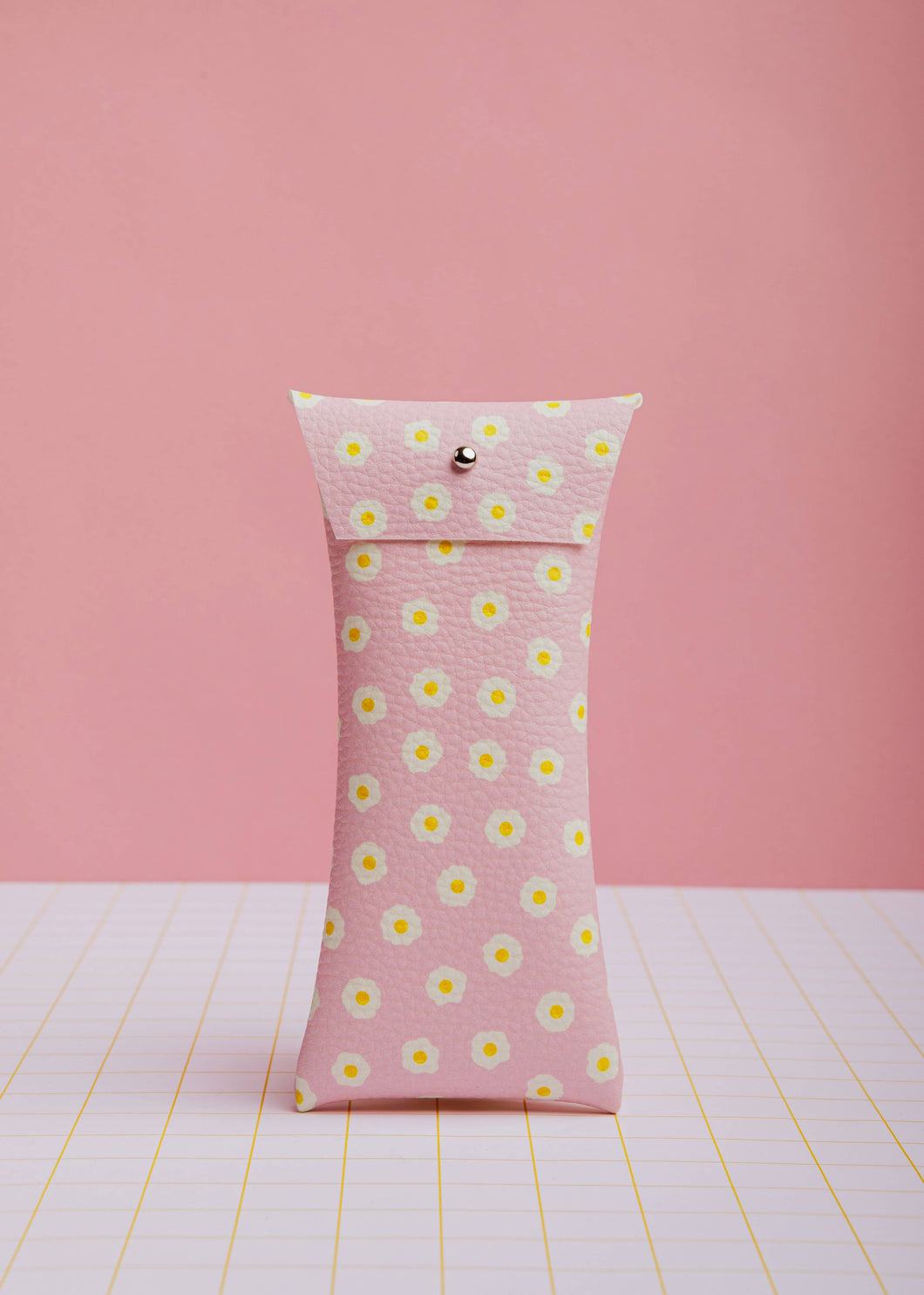 ECKE - Huevos Pink Sunglasses & Glasses Case