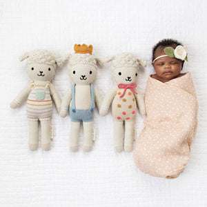cuddle+kind - Avery the lamb