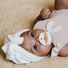 Load image into Gallery viewer, Itzy Ritzy - Sweetie Soother™ 0-6 Months / Neutral
