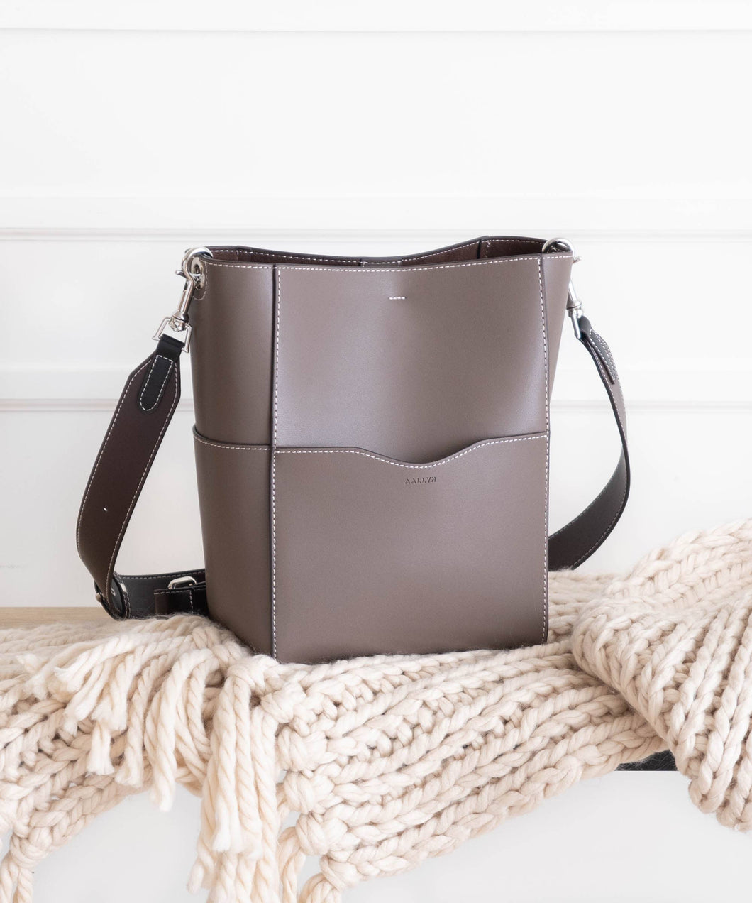 AALLYN - Jordan Bucket Bag - Wood Berry