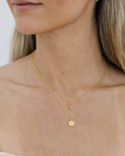 Load image into Gallery viewer, Coast and Cove - Gold Scallop Necklace

