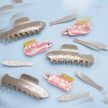 Load image into Gallery viewer, WINONA IRENE - Herring Claw
