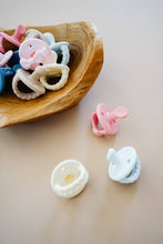 Load image into Gallery viewer, Itzy Ritzy - Sweetie Soother™ 0-6 Months / Neutral
