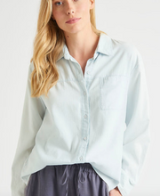 Load image into Gallery viewer, Splendid Evans Chambray Shirt
