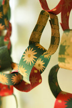 Load image into Gallery viewer, East End Press - FESTIVE PAPER CHAIN KIT
