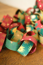 Load image into Gallery viewer, East End Press - FESTIVE PAPER CHAIN KIT

