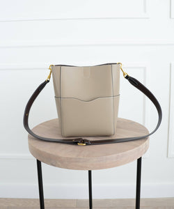 AALLYN - Jordan Bucket Bag - Tobacco/Silver