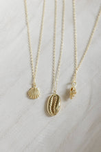 Load image into Gallery viewer, Coast and Cove - Gold Scallop Necklace
