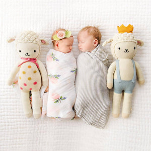 cuddle+kind - Sebastian the lamb