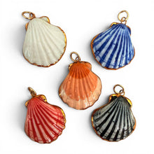 Load image into Gallery viewer, Shá Parlé - Scallop Seashell Charm
