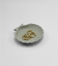 Load image into Gallery viewer, Uno Atelier - Shell Trinket Dish: Pink

