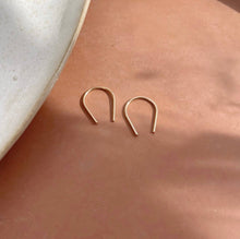 Load image into Gallery viewer, Token Jewelry - Horseshoe Earrings: Sterling Silver / Small
