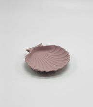 Load image into Gallery viewer, Uno Atelier - Shell Trinket Dish: Pink
